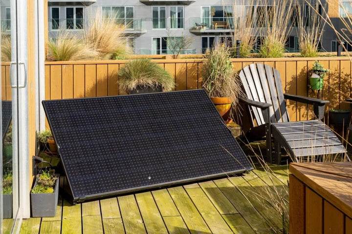 Balkonkraftwerk 600/445 Watt für die Terrasse mit Ständer
