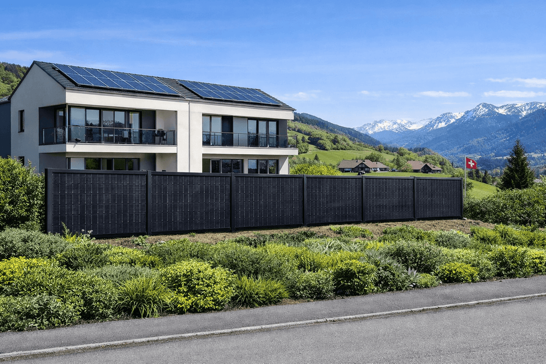 Solarzaun mit 8 Modulen genehmigungsfrei mit 4 kWh Speicher